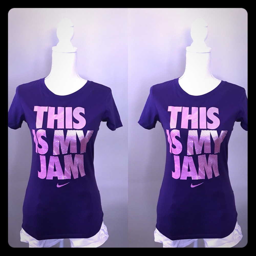 Brand New with tags Nike T-Shirt! 👚🌸
